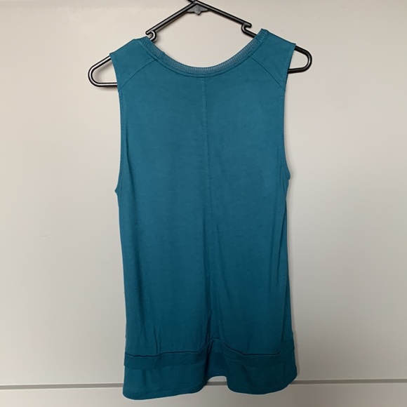 Banana Republic sleeveless top - Picture 2 of 4